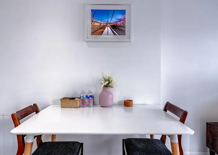 Chic & Modern - Bedminster Parade Appartement